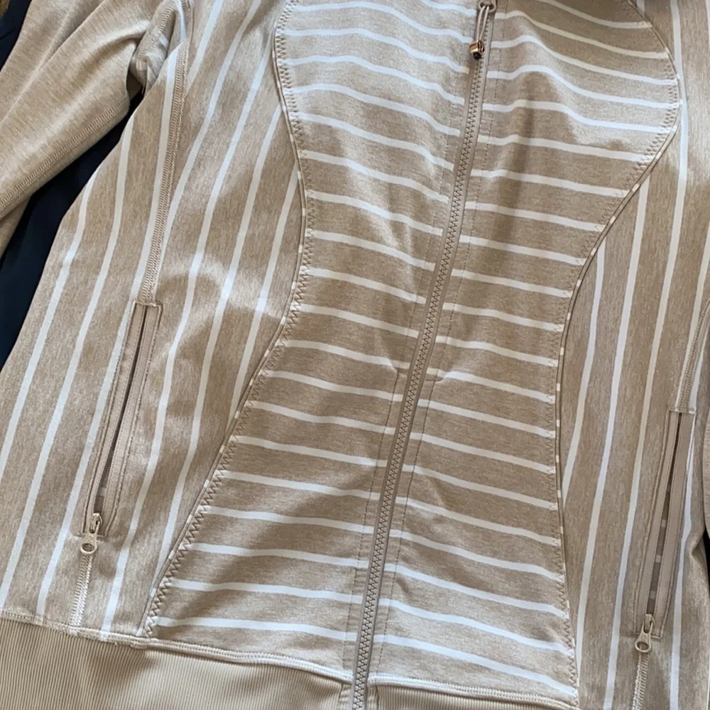 Lululemon long length striped zip up tan white 10 - Picture 4 of 8
